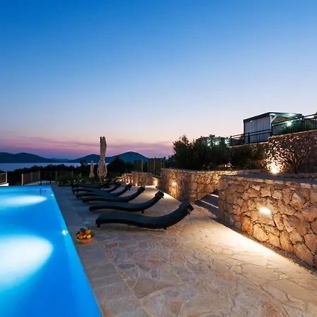 Camp Panorama With Pool Hotel Drage Exterior photo