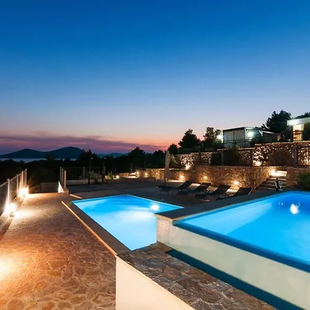 Camp Panorama With Pool Hotel Drage Exterior photo