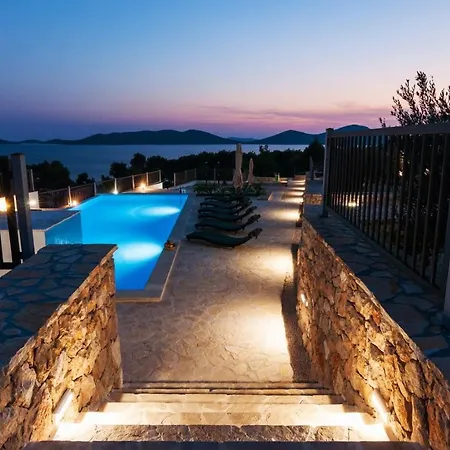 Camp Panorama With Pool Hotel Drage Exterior photo