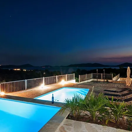 Camp Panorama With Pool Hotel Drage Exterior photo